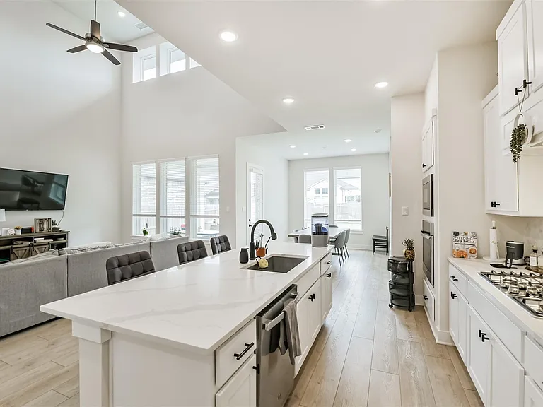 9243 Trimble Landing Dr — Photo 9