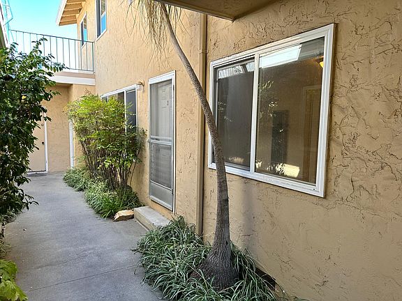 2nd image of 697 Grand Coulee Ave #3