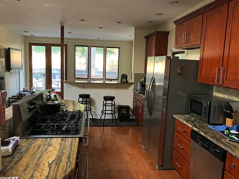 731 Mandana Blvd — Photo 5