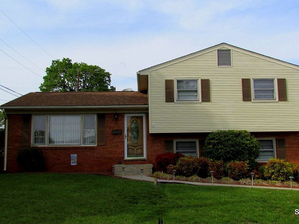 For Sale: 202 Monterey AVE NE, Roanoke, Virginia 24012