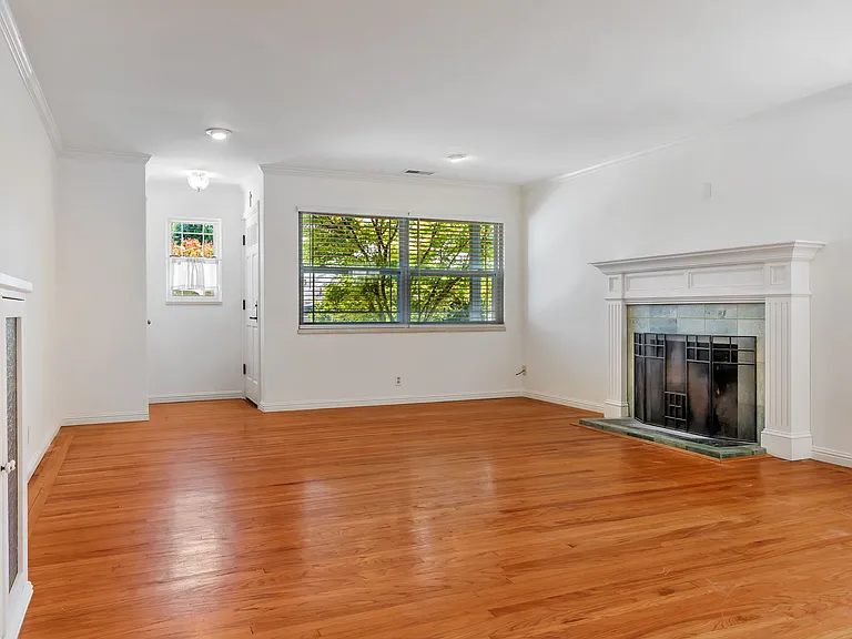 1228 Ruby St — Photo 8