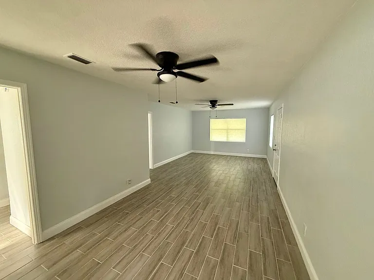 4721 E Castlewood Dr — Photo 5