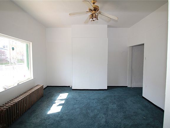 3rd image of 814 Etna St