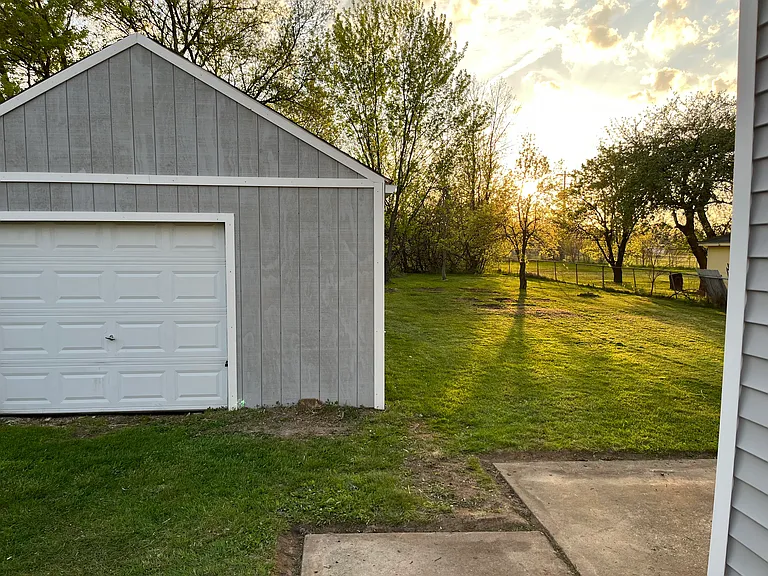 Huggins Ave — Photo 18