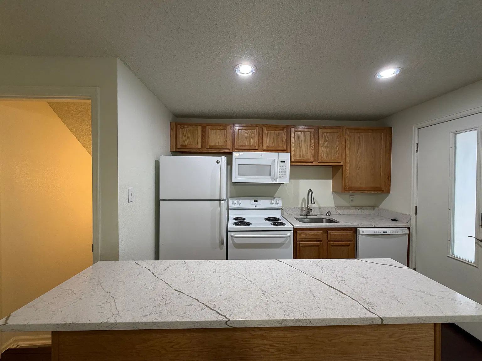 1 bed, $900 — Photo 1