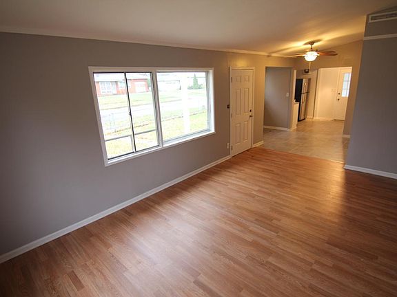 3rd image of 3204 Hanover Dr