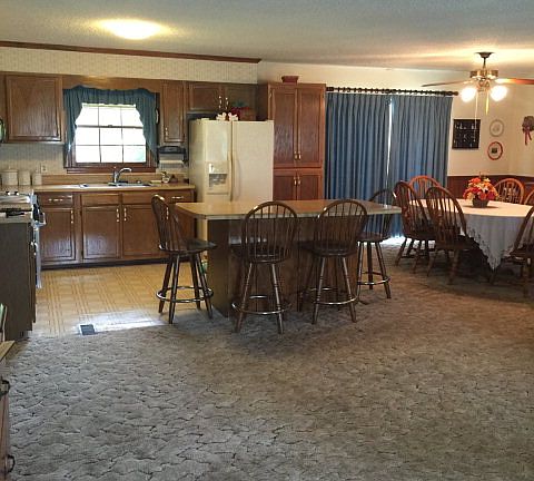 4th image of 228 Lakeshore Dr N