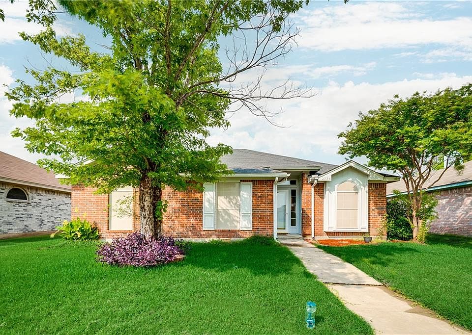 1st image of 2736 Hidden Springs Dr