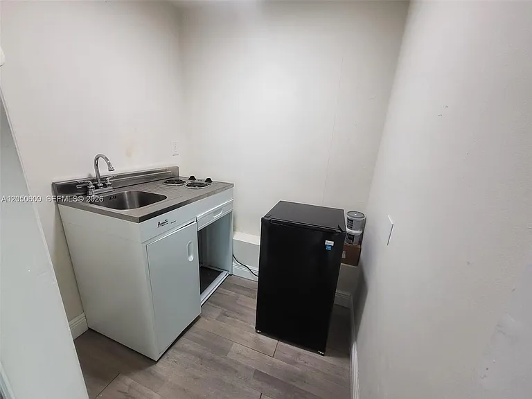 3700 NE 13th Ter #1 — Photo 7