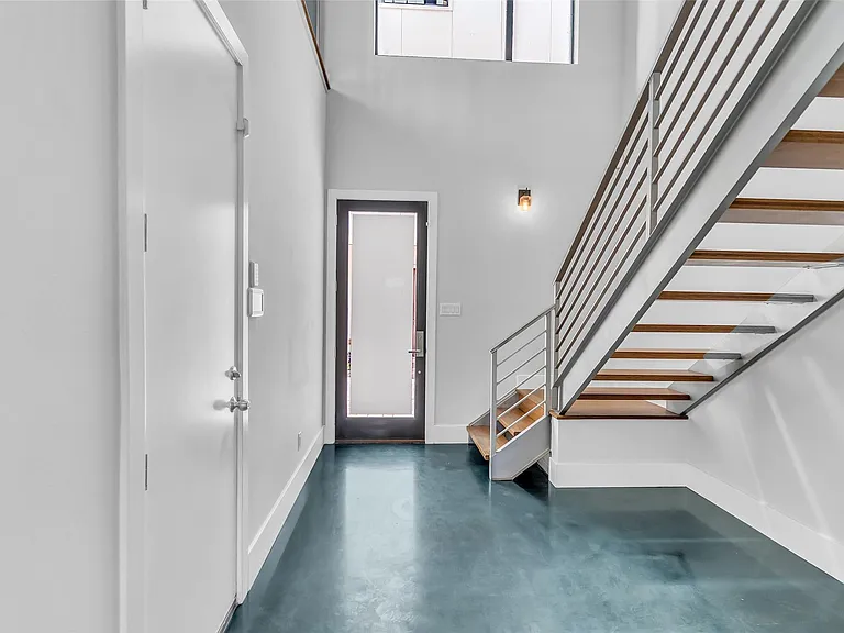 1802 Hickory St — Photo 4