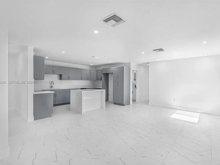 2901 SW 92nd Ave — Photo 7