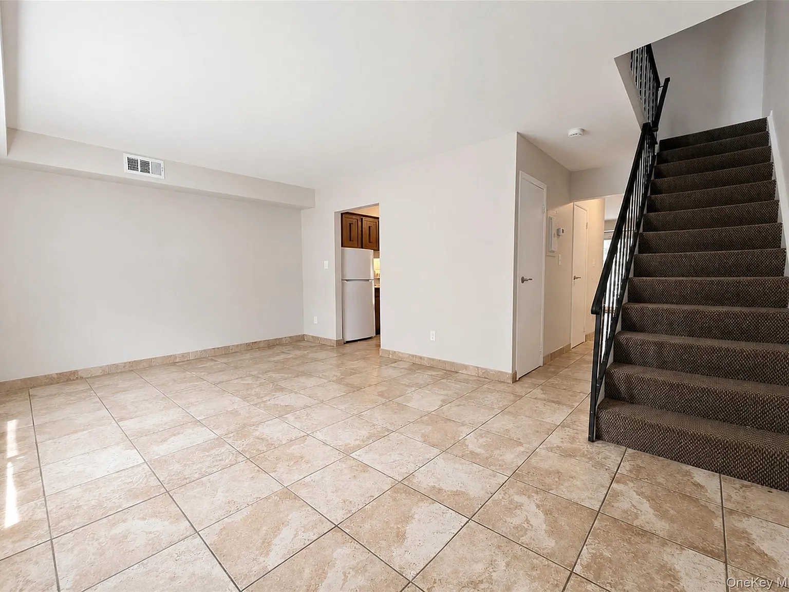 3 bed, 1.5 bath, 1296 sqft, $3,400 — Photo 2