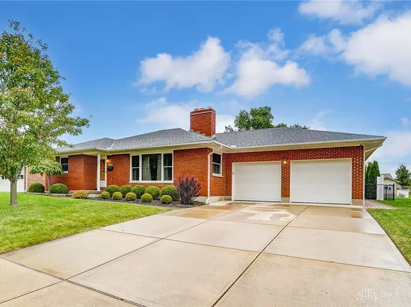 206 Villa Dr, Brookville, OH 45309