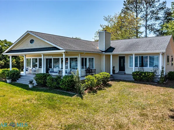 115 Sturgeon Point Loop, Deltaville, VA 23043