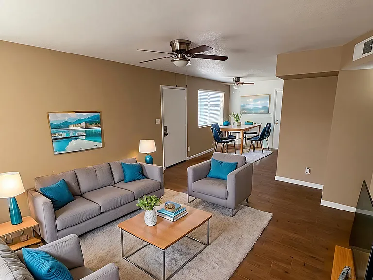 1502 W Shangri La Rd #1 — Photo 1