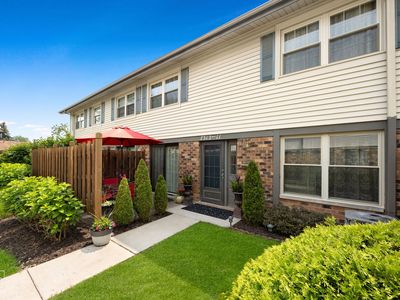 (Undisclosed Address), Downers Grove, IL, 60516