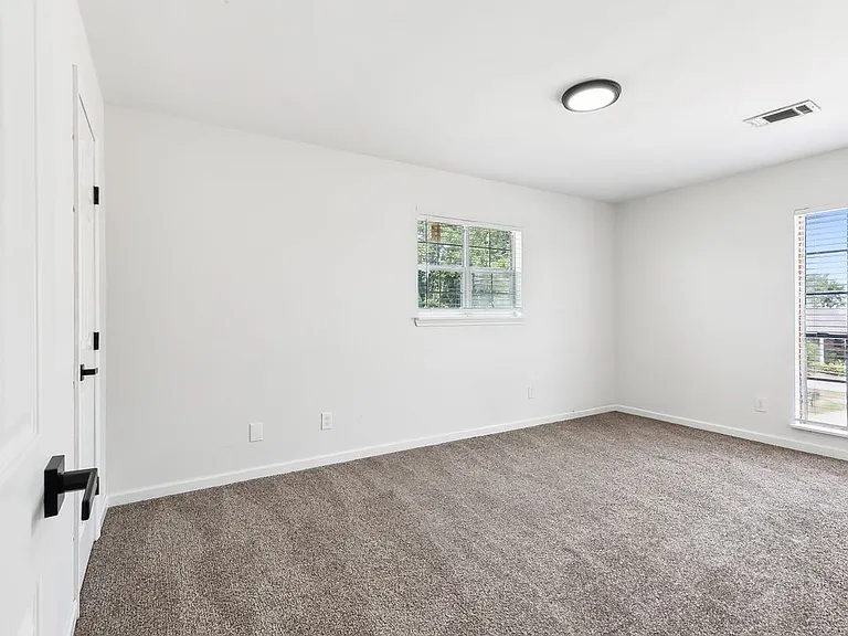 13300 Granville St — Photo 10