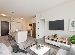 6150 N Broadway St #404-B4, Chicago, IL 60660