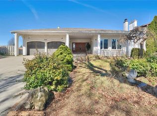 7105 York Dr, Niagara Falls, ON L2E7A1