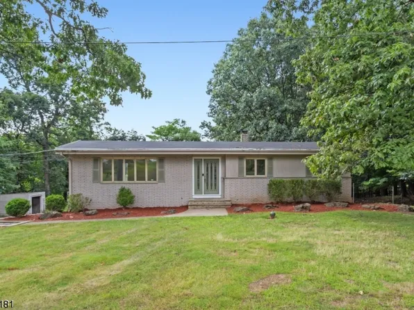 57 Ridge Rd, North Haledon Boro, NJ 07508