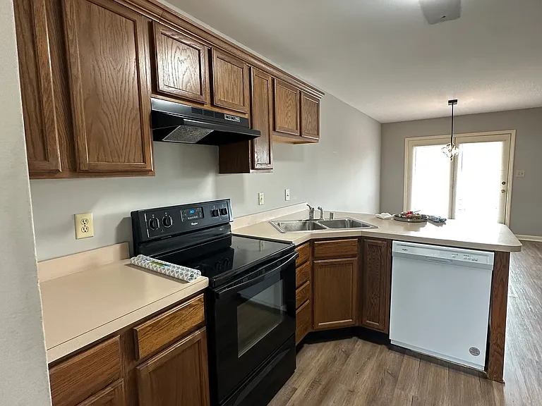529-531 Big Bear Ln — Photo 4