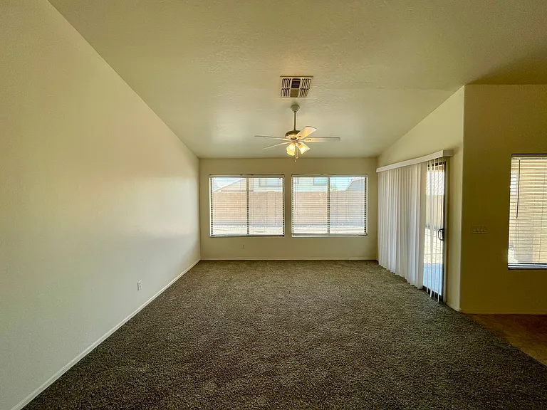 25853 W Elizabeth Ave — Photo 7
