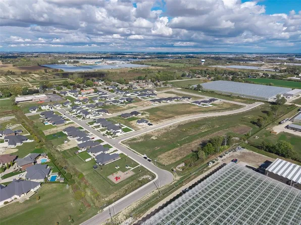 1956 Villa Canal Dr, Kingsville, ON N9Y 0G5