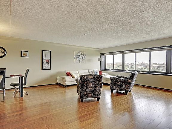 2nd image of 1920 S 1st St APT 906