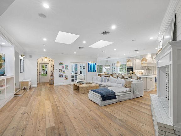 4th image of 5430 SW 39TH Way