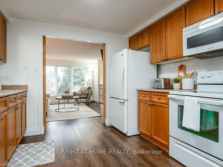 554 Halberstadt Cir — Photo 16