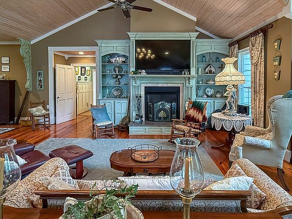 12th image of this home