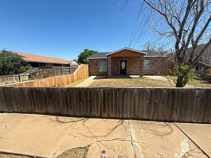 1st image of 909 College Ave