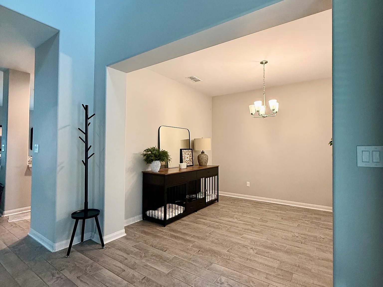 4 bed, 2.5 bath, 2419 sqft, $2,400 — Photo 3
