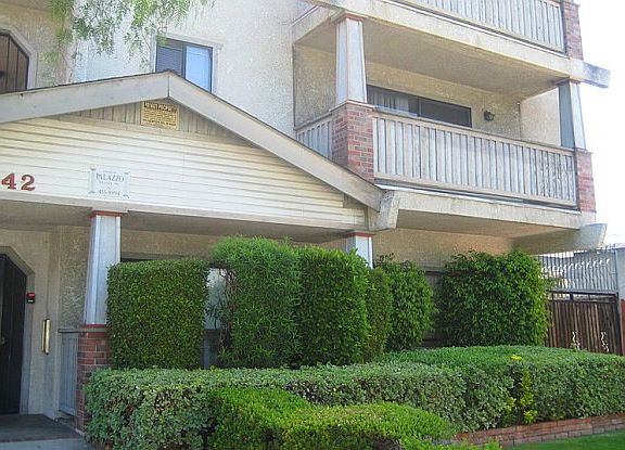 3rd image of 1042 Molino Ave