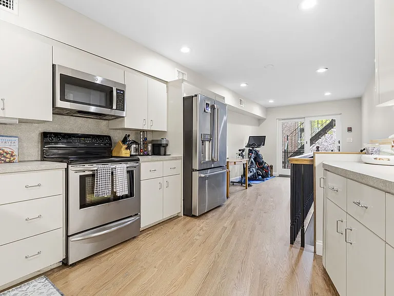 159 Salem St — Photo 4