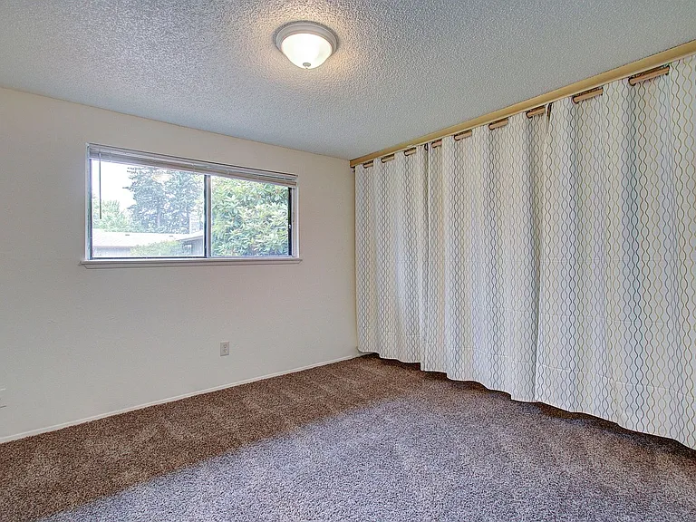 10509-10523 NE 10th St — Photo 15