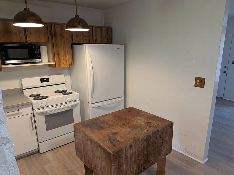 10981 Village Green Ave — Photo 9