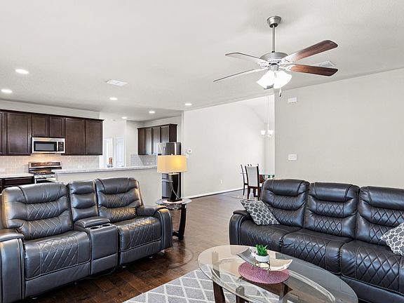5th image of 8904 Elizabeth Park