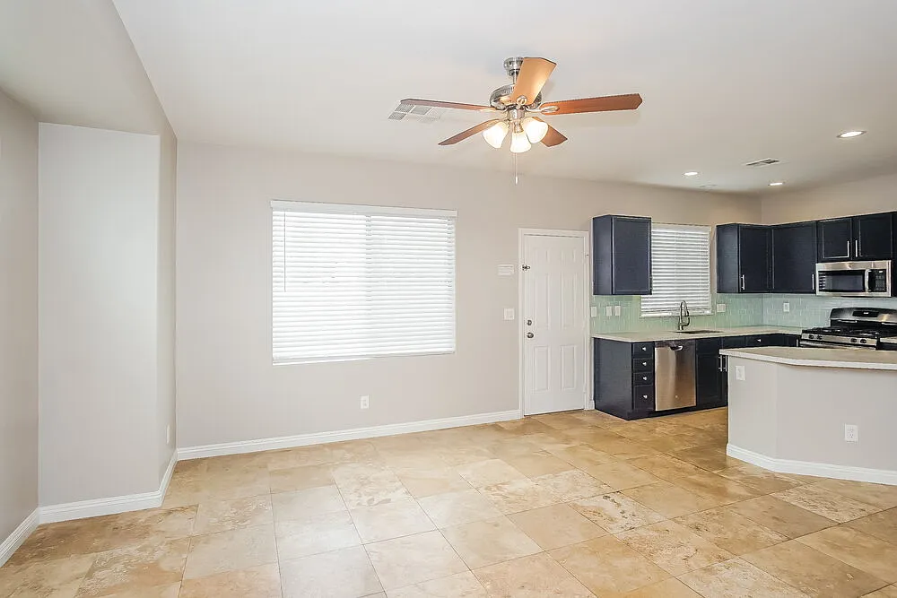 3 bed, 2.5 bath, 1589 sqft, $2,345 — Photo 4