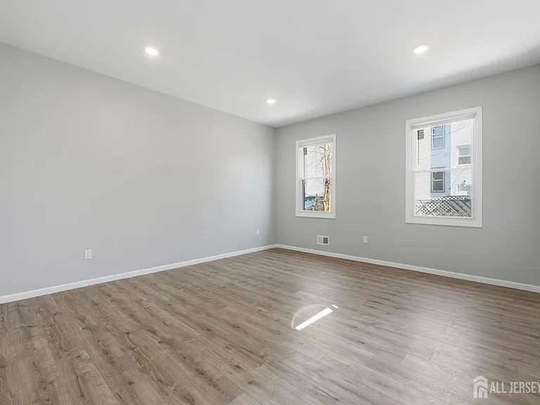327 S Orange Ave #1 — Photo 9