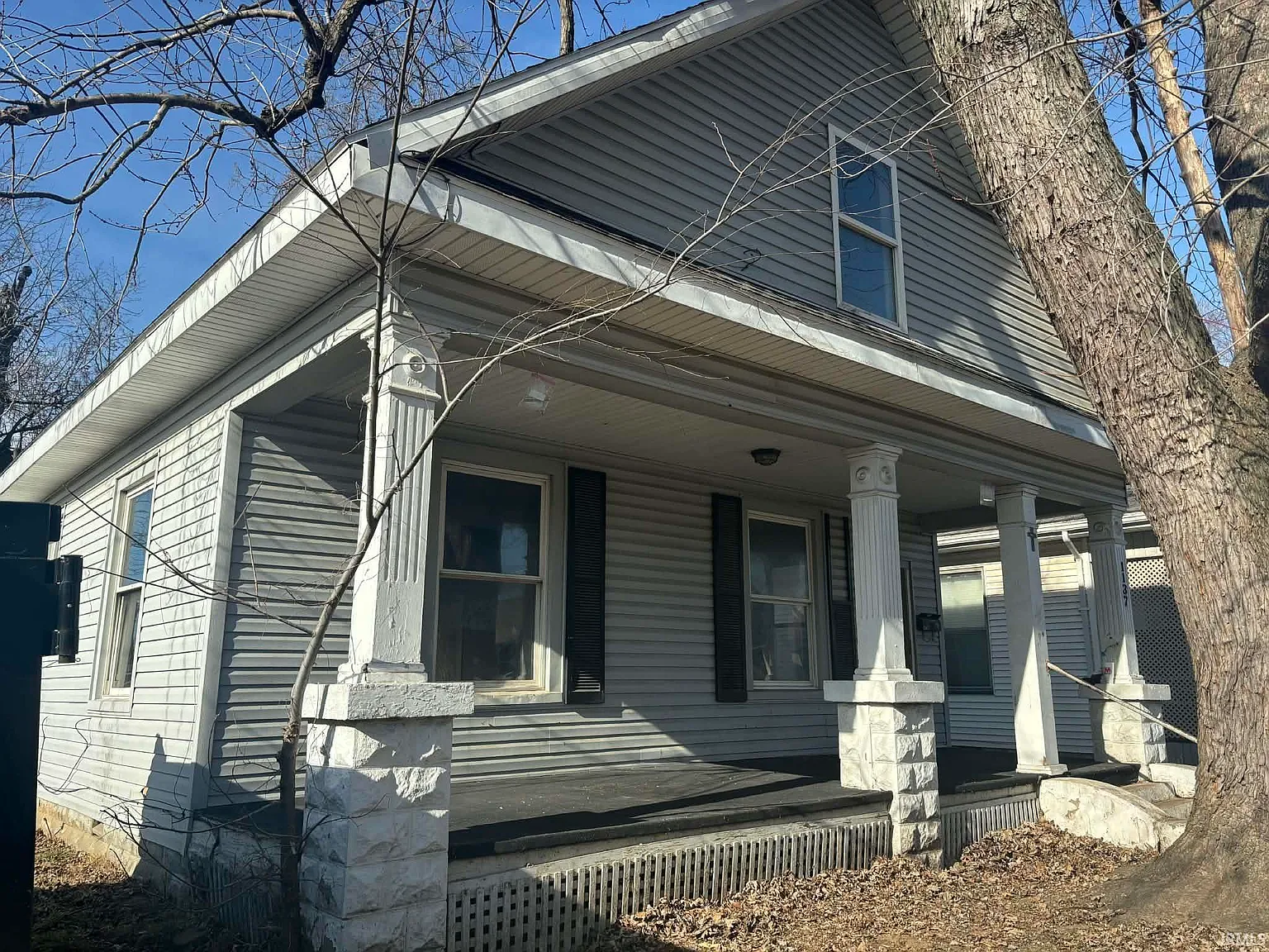 1137 S Grand Ave photo 1