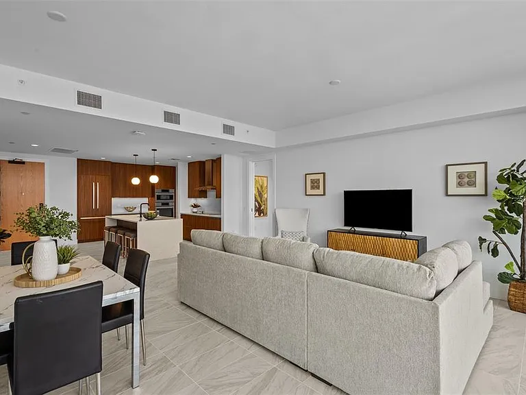 777 3rd Ave N #1504A — Photo 7