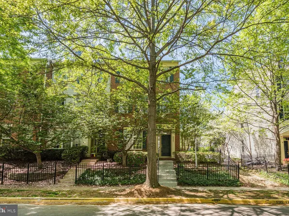 20347 Bowfonds St, Ashburn, VA 20147