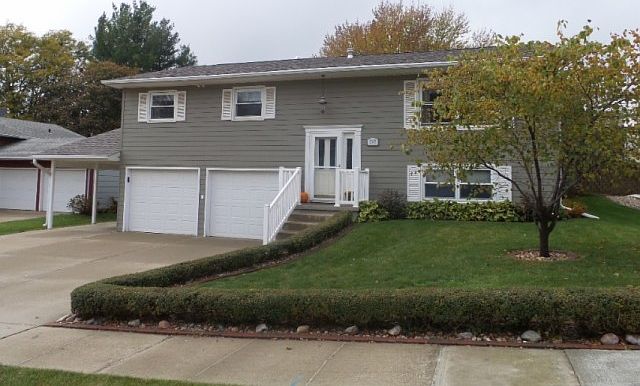 1st image of 2503 S Newton St