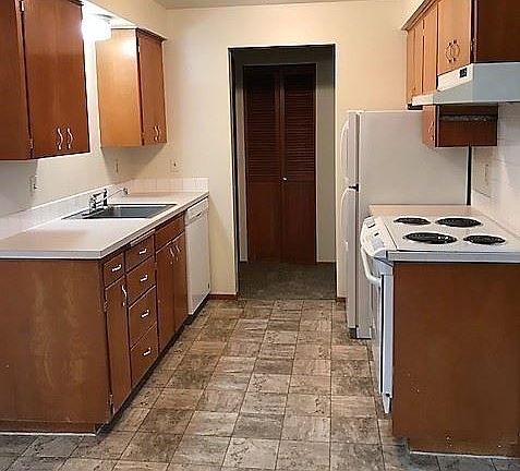 3rd image of 804 Columbia Ave APT 2