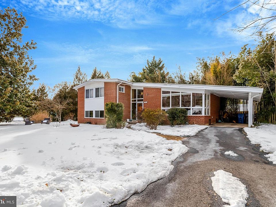 1st image of 8904 Camfield Dr