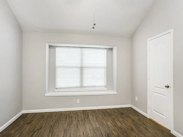 19242 Hopeview Ct — Photo 8
