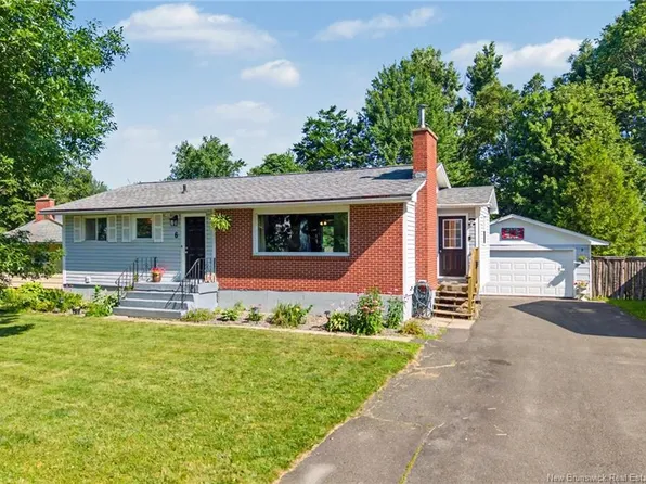 6 Robinson Dr, Fredericton, NB E3A 1L8
