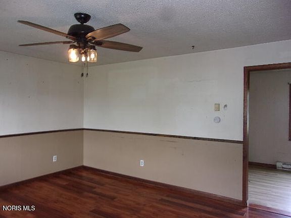 2nd image of 608 Crabapple Dr