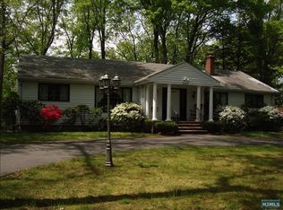 303 N Farview Ave, Paramus, NJ 07652